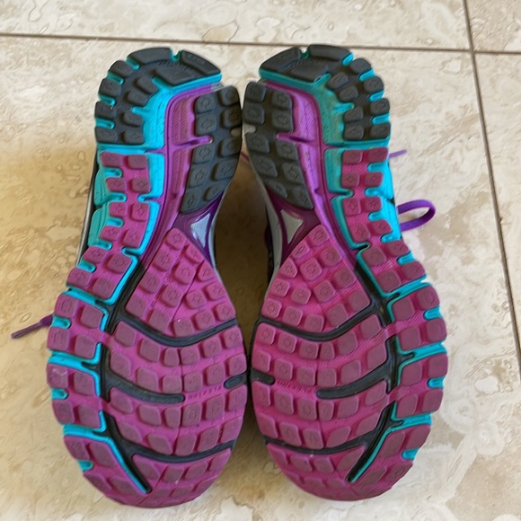 Brooks Running Shoes - Picture 4 of 8
